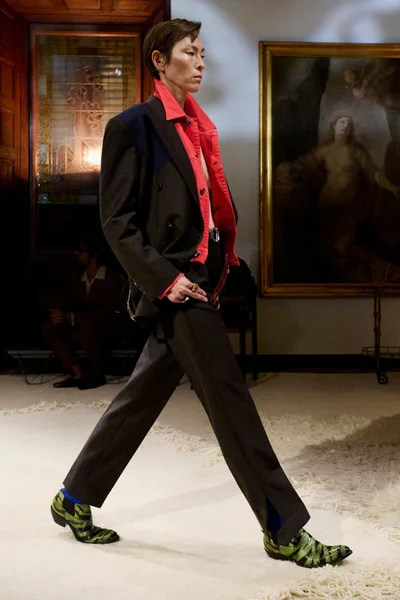 Look 19